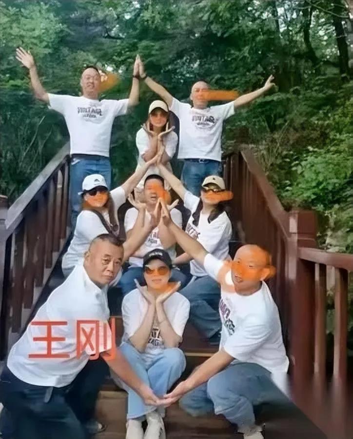 官媒道歉了记者调岗了最该挨罚的人反倒还在逍遥？说的就是之前坑完新疆文