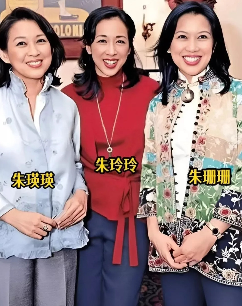 朱玲玲三姐妹全是大门牙！我见过这样嘴形的女的都非常有钱的。