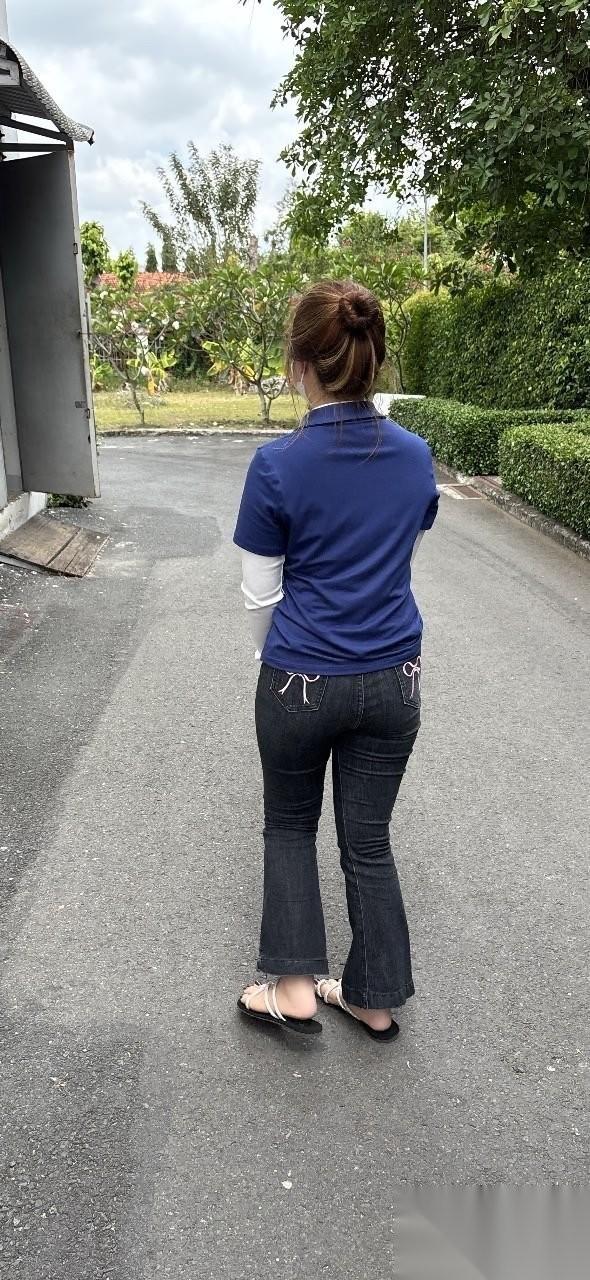 越南人很会浑水摸鱼！一不小心都会被她们忽悠滴！最近公司新发厂服，每个部门的厂服颜