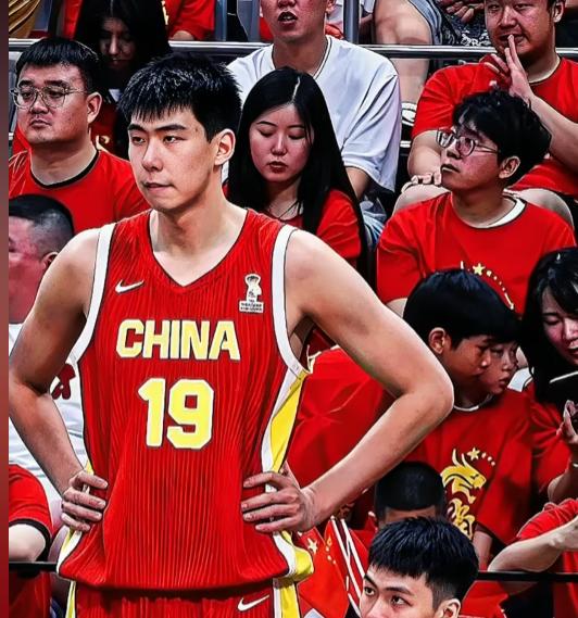 定了！杜锋下课广东宏远，2米26的徐昕这下有盼头了！🌞解说员苏群7月5