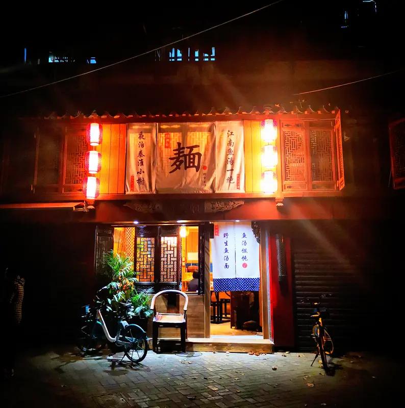 25年兄弟，当年翻脸干过仗后四五年没说话。去年我开面馆亏了，撑不住给他打个电话