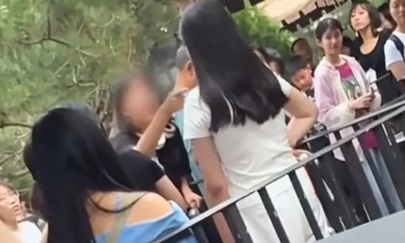 诬陷偷拍！“你不要激动”；“我以为你是男的”；“我有精神病证明”；“你们