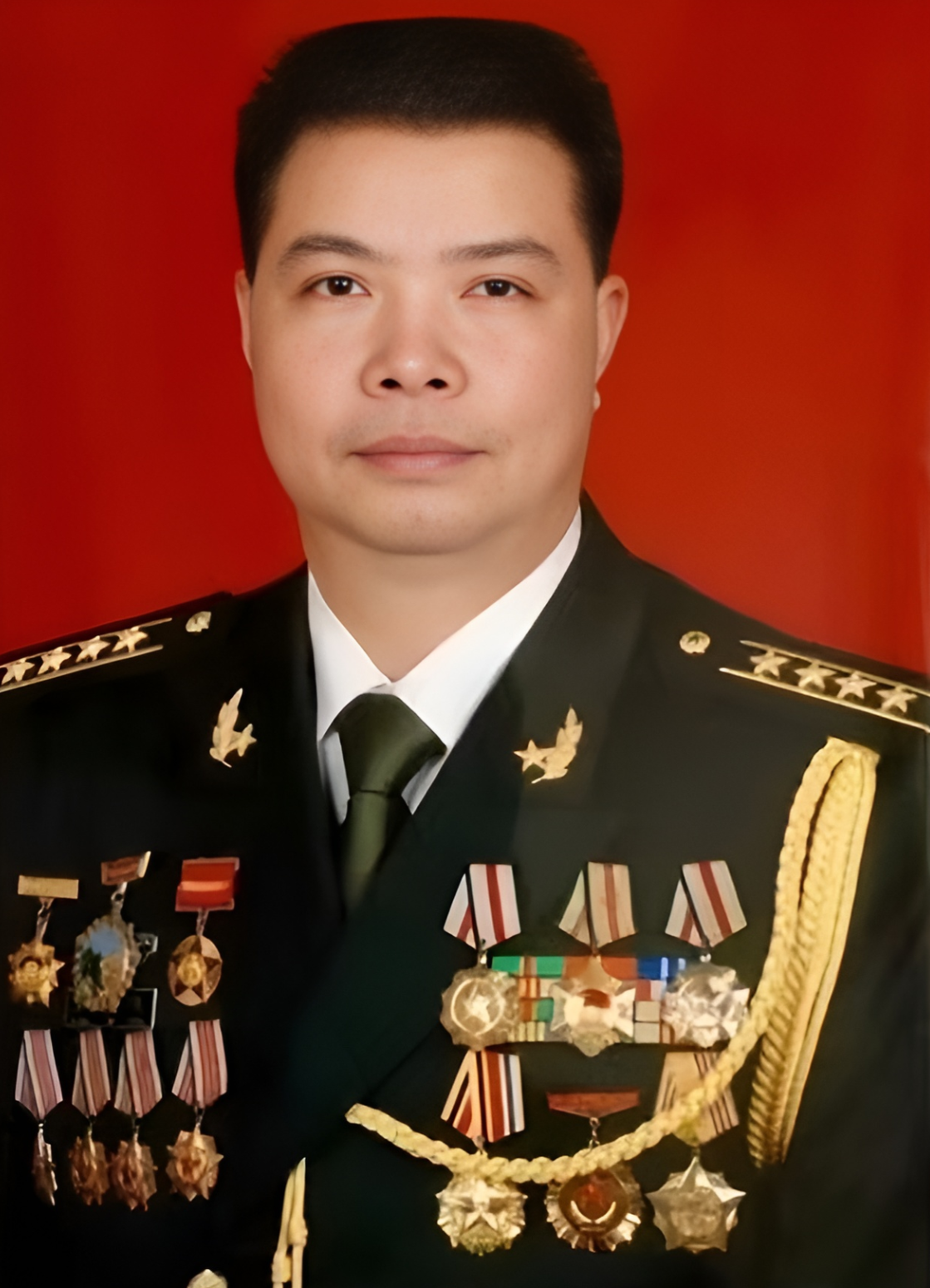 1985年，侦察兵隆志勇越境侦察，意外撞见了越军的巡逻队。越军立即开火，一枪精准