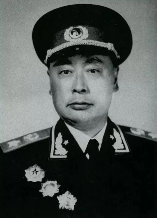 1936年，陈毅被叛徒诱骗下山。途中，陈毅口干舌燥，于是到一农妇家讨口水