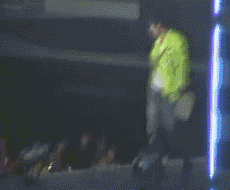 搞笑gif: 苍天啊! 大地啊! 为什么新郎不是我! 我不甘心啊