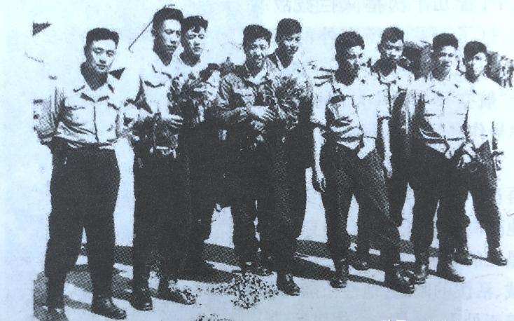 1956年10月1日下午，空18师54团1大队大队长赵德安、副大队长王铭砚等飞行