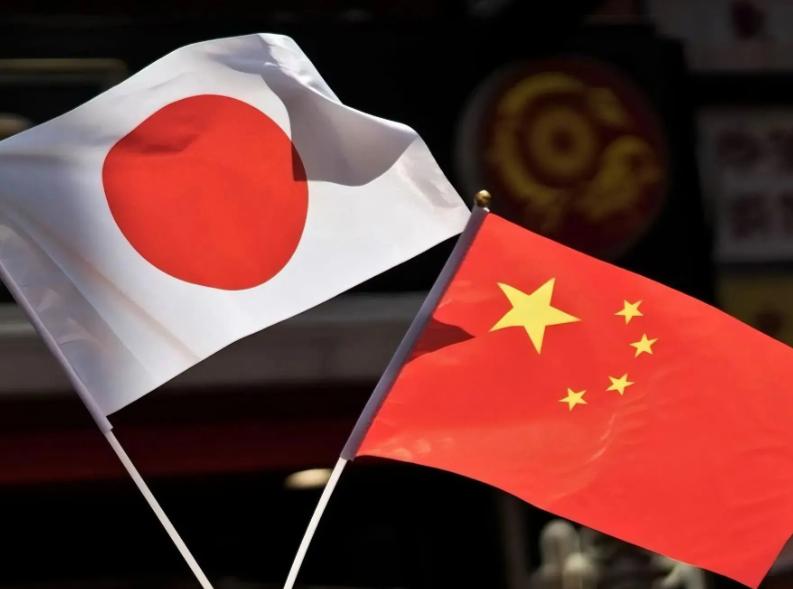 日本表态了！承认中国很重要。 当地时间7月14日，日本外长茂木敏充在记者会上