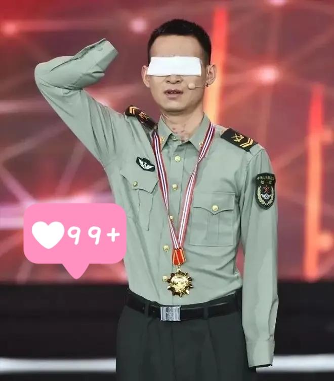 算清津贴房子，算不清英雄的代价！网上有人给杜富国算了一笔“明白账”：月津贴