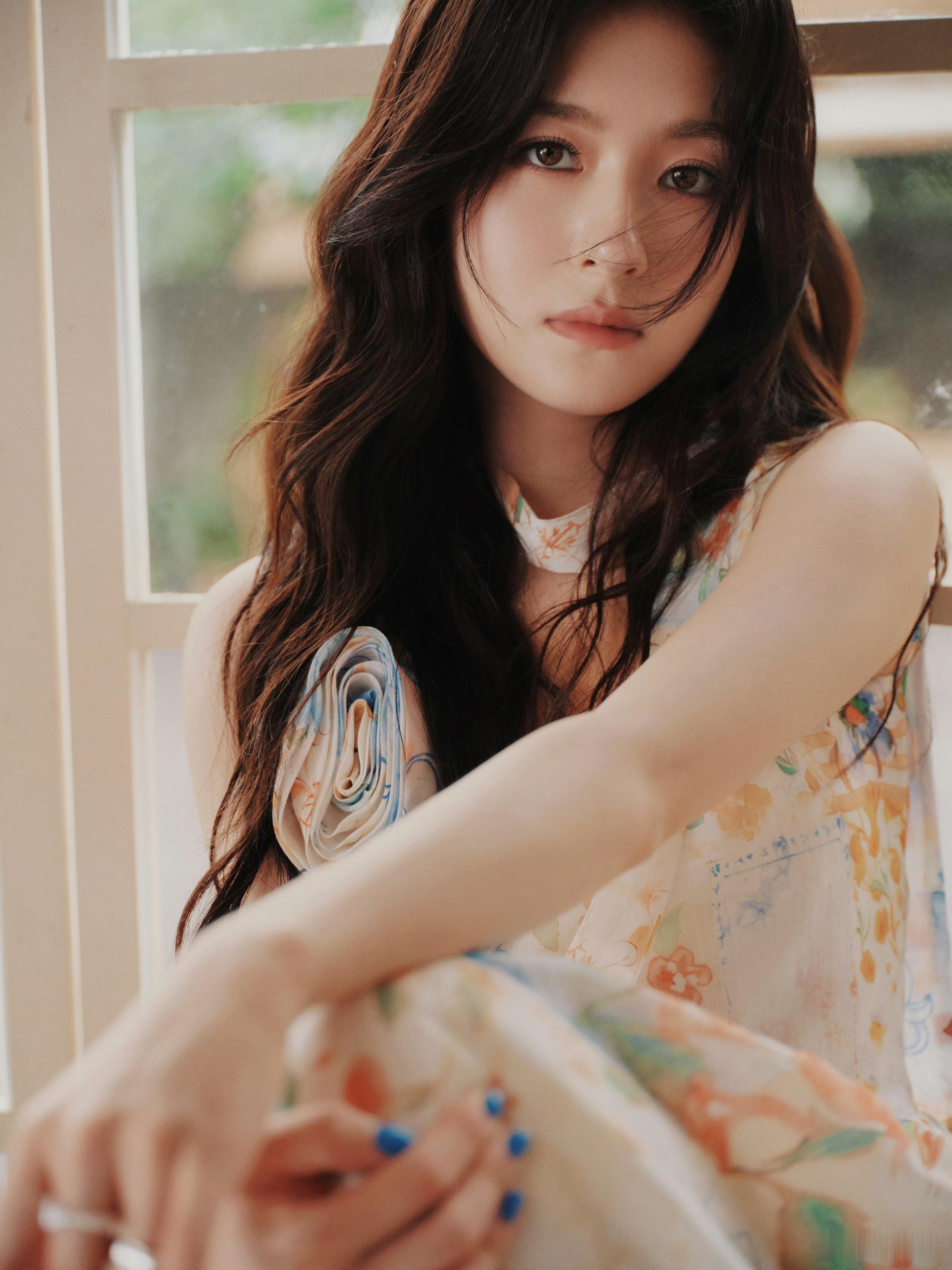 原相机下的李兰迪昨天线下活动不管是图还是妆造都夯爆了好吗！像从油画里跑出来的精灵