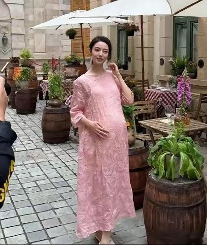 看得出来这是谁吗？怀孕还这么美