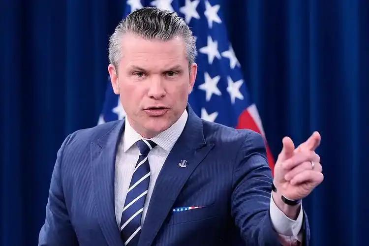 美国要打“大仗”了？ 4月23日，据美国CNN报道，美海军部长费伦突然宣布离