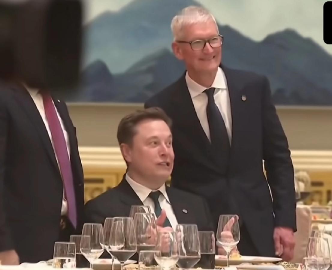 马斯克有钱就是豪横！雷军、库克争相与马斯克合影！马斯克不但没站起来，就那么霸气坐