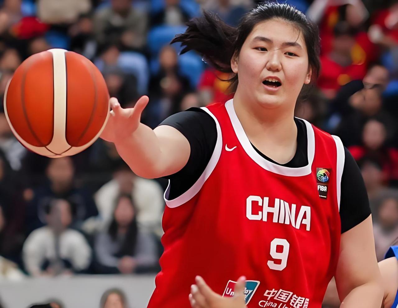 要说中国女篮谁最强，还真不好选。当今女篮“五朵金花”各有千秋。王思雨技术全面，