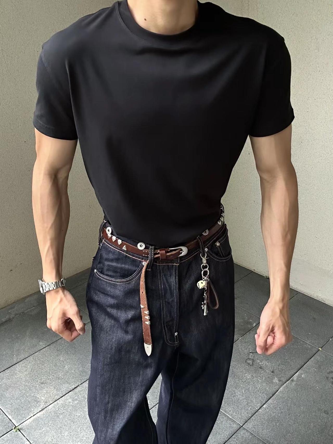 穿黑色哪有不帅的男生穿搭夏季穿搭健身穿搭肌肉男