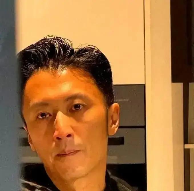 体脂12%脸垮更快？医生说了真话谢霆锋把体脂压到12%，脸确实没松，代价是