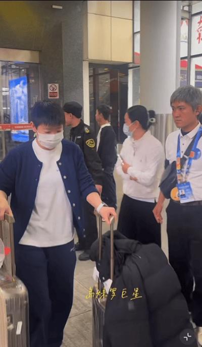 2.1日，国乒到达海口，莎莎楚钦让人眼前一亮。国乒中午平安落地海口，准备亚洲