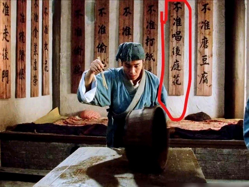 一场戏重拍50遍，就为了一个台词的眼神，有人直接骂周星驰变态。拍《新喜剧之王》时王宝强被逼得够呛。你