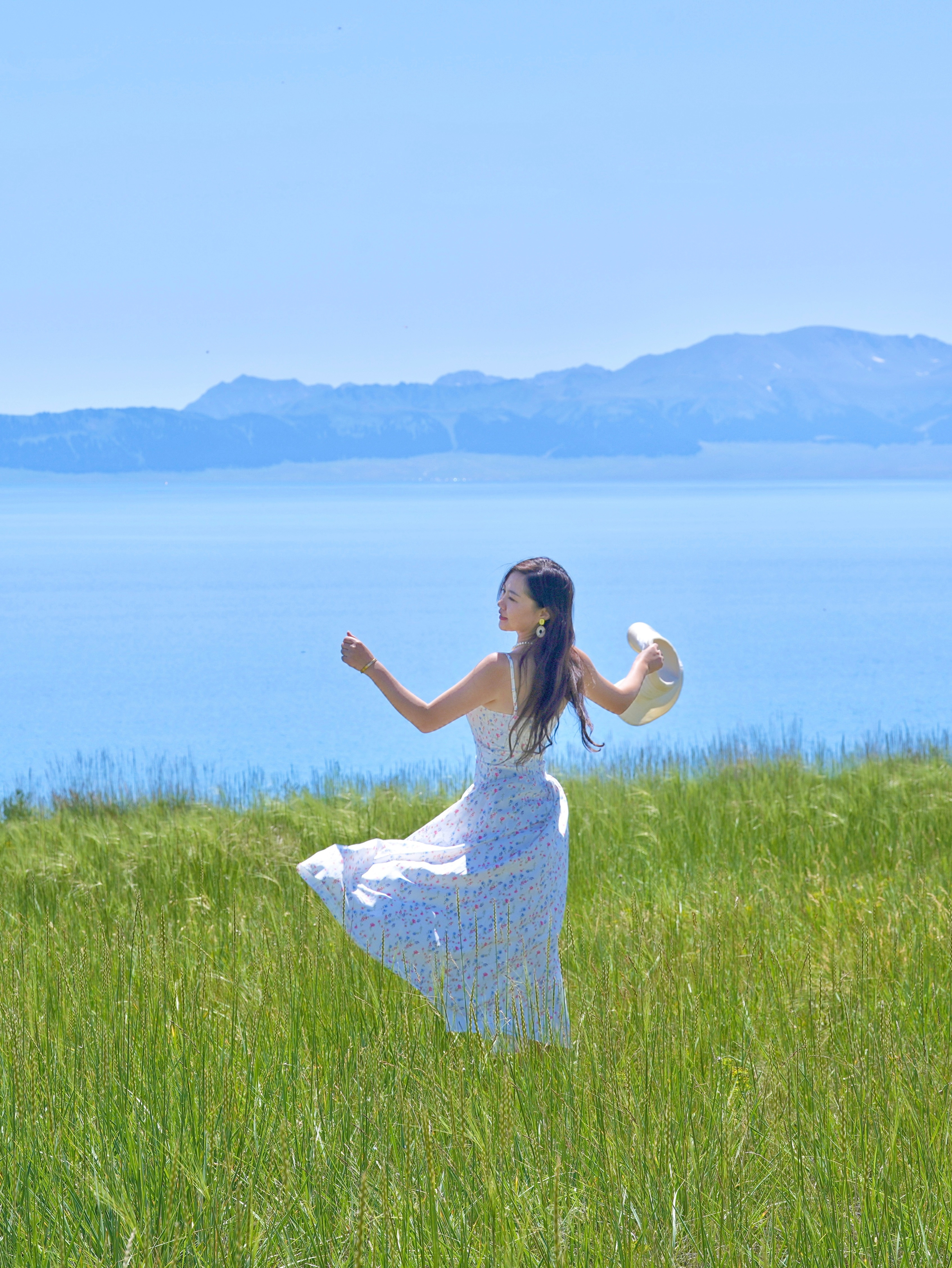 盛夏追光之旅一路出片定格旅途光影带孩子奔赴素有“大西洋最后一滴眼泪”之称的赛里木