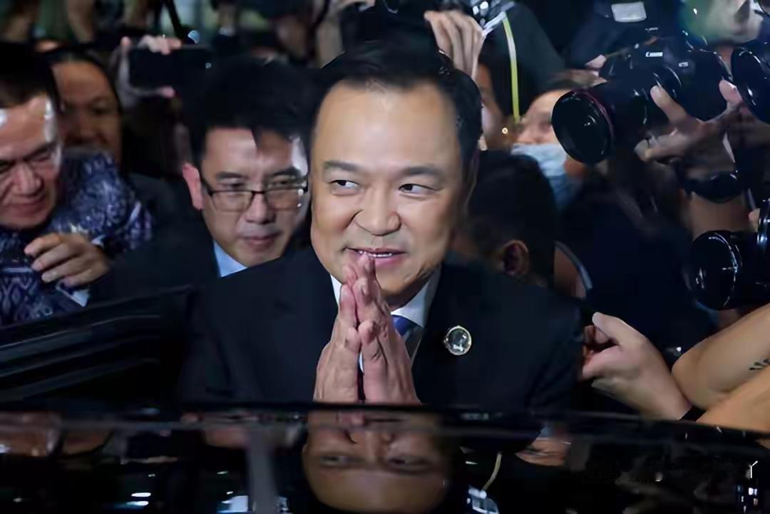 泰国总理阿努廷眼看修宪草案二读谈崩，昔日盟友要提不信任动议，自己的少数派政府根本