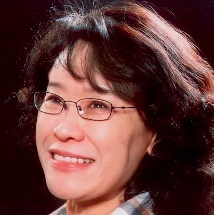 张海迪是个谜！1955年出生，身患多种疾病，如今却面色红润精神焕发，甚至被日本电