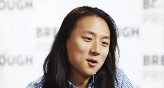 “美国再乱，也比中国强”！他在接受公费留学时，放弃了国籍忘了本，甚至口出狂言，他