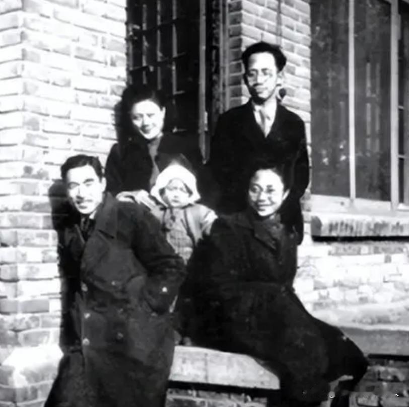 1950年，台湾一名女地下党在宿舍被捕，临走前祈求道：“我一个女人家，总得让我换