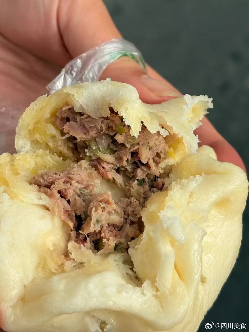 四川小县城甘孜州康定市因一首《康定情歌》而闻名的地方，是很多人自驾川藏线的第一