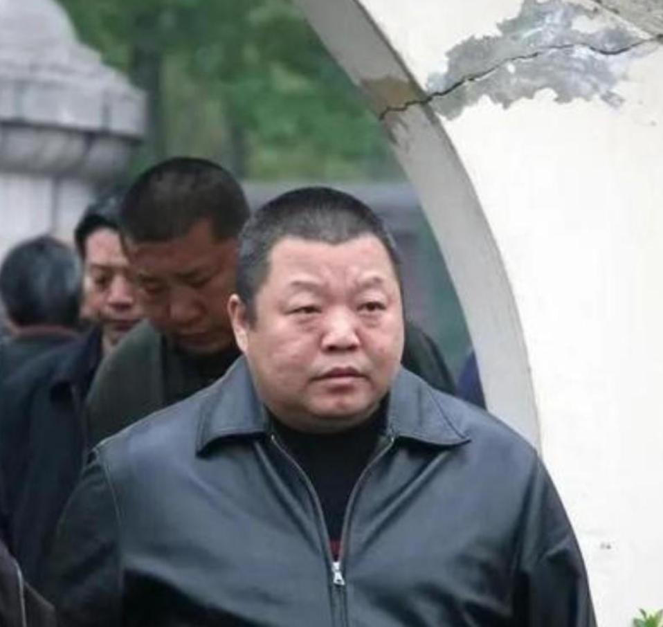 2018年，臧天朔临终前，屏退全部家人，包括他的妻子李梅，唯独留下了斯琴格日乐