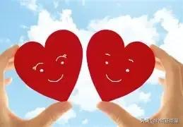 情感专家说:“当你的妻子像个小孩，说明你是个男人；当你的妻子像个老妈子，说