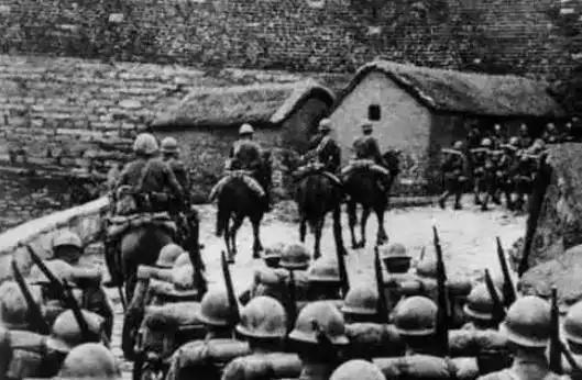 4.6万人1937年八路军改编时只有4.6万人，蒋介石压根没放在眼里，8年后一清