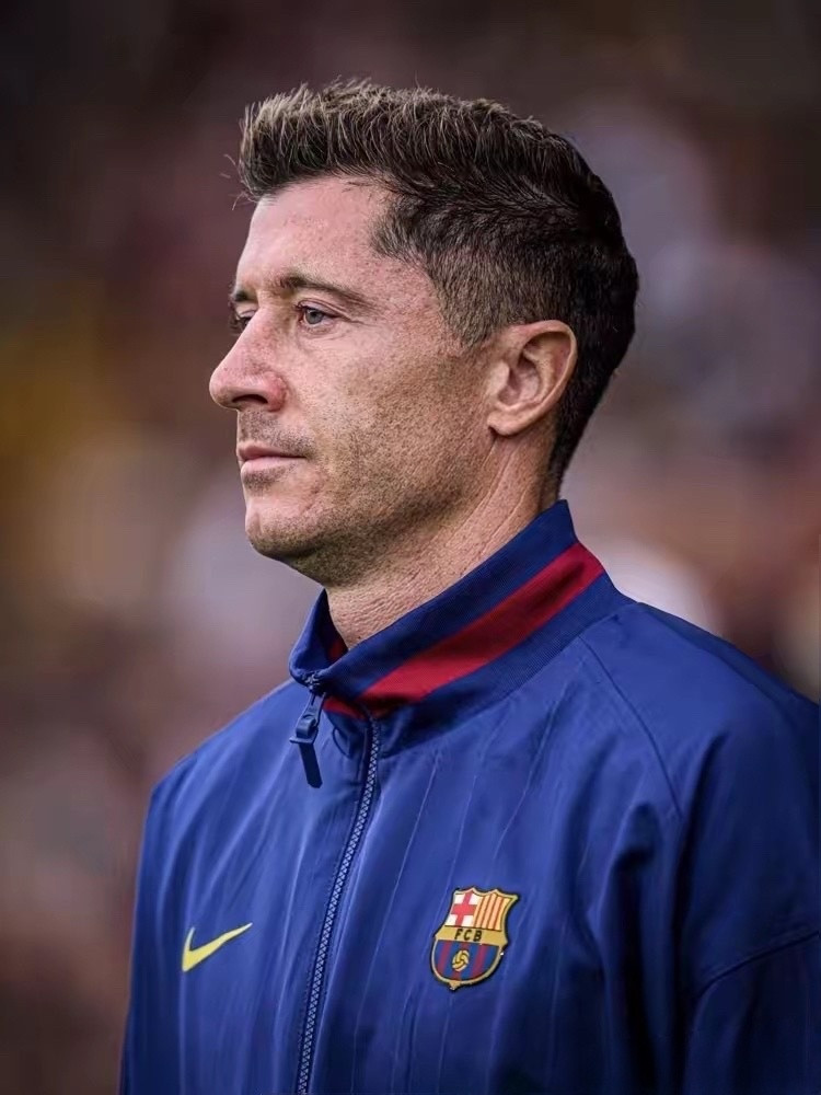 巴萨真敢欠啊！球员转会费欠了一堆：签莱万欠拜仁960万欧，签奥尔默欠红牛莱比锡1