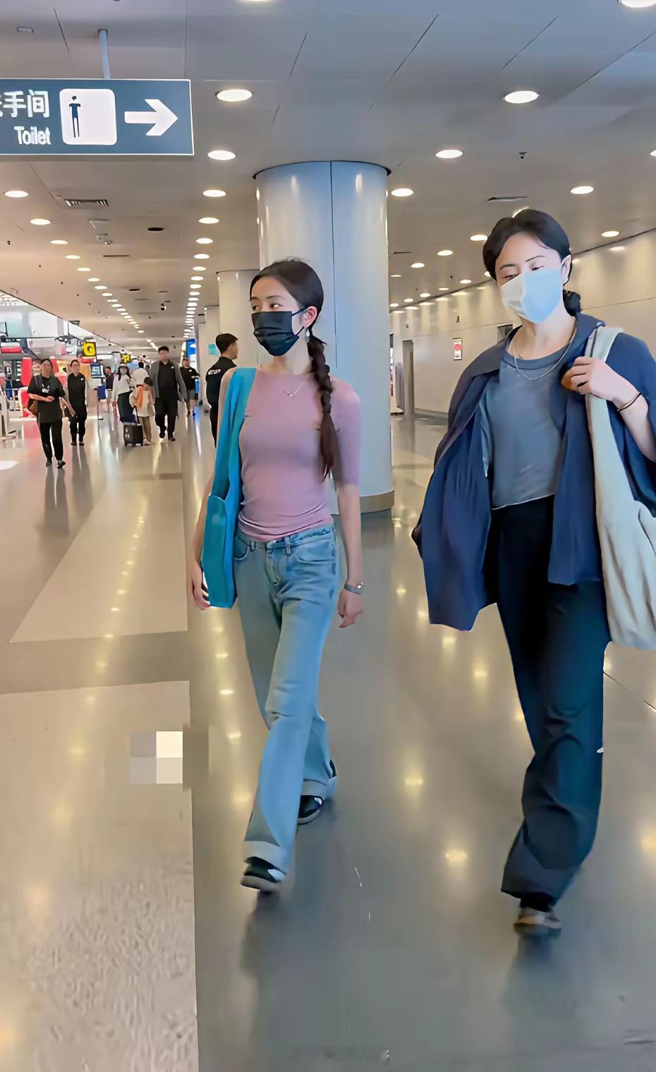 黄多多这体态真好，这臂展腕线都过档了，适合练舞吧​​​