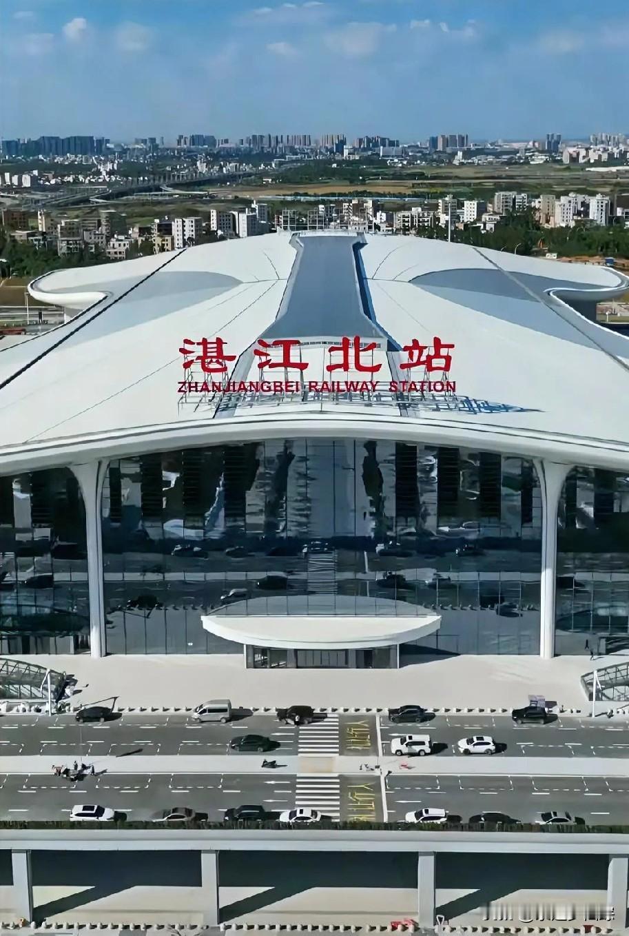 广湛高铁今天起正式通车啦！首趟高铁G9785从广州站出发，一路经过佛山、肇庆、