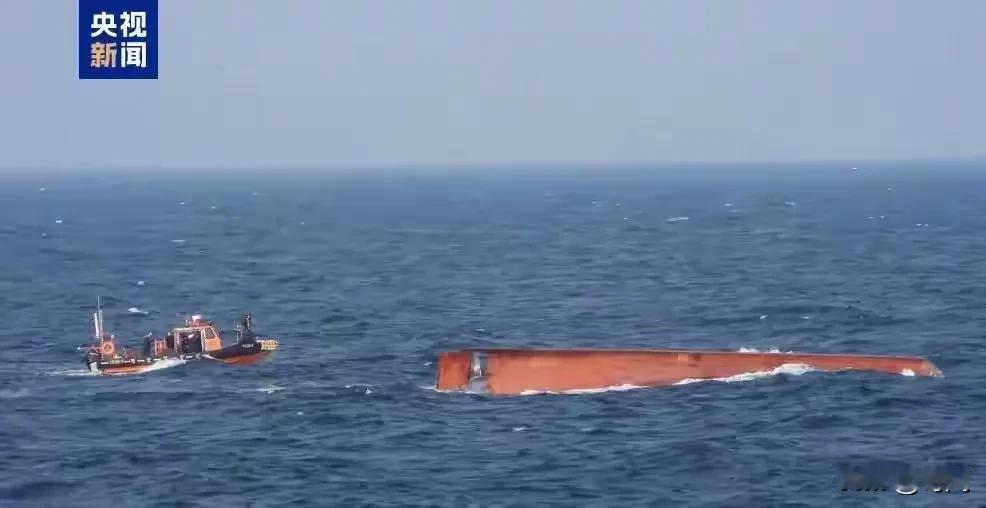 中国渔船在韩国海域附近沉没致2死3失联。事发11月9日早上9点，韩国海警通报: