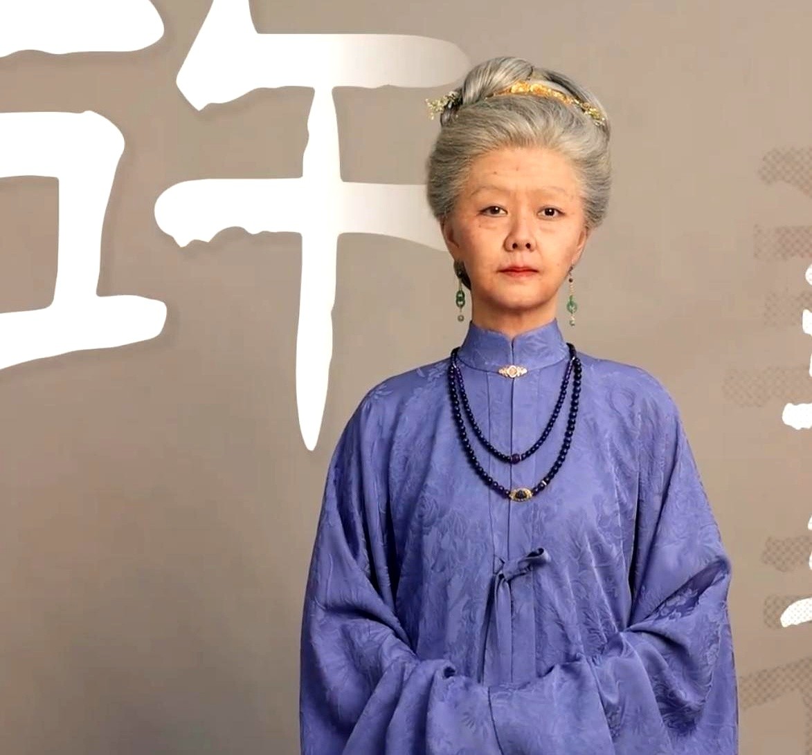 从16岁演到80岁，一个老年妆化了整整6个小时。《兰香如故》大结局里，谭松韵那个油尽灯枯的老太太形象