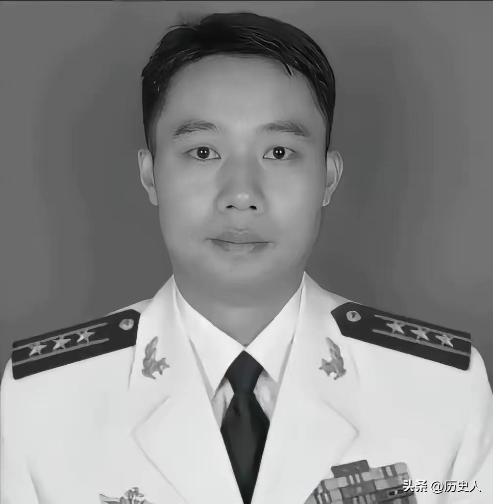 38岁海军上校壮烈牺牲，全城最高礼遇送别，看完让人泪目38岁。海军上校。战