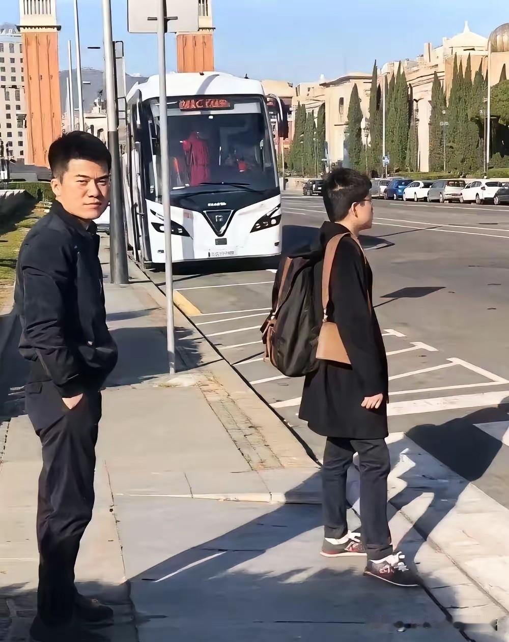 跟着俞老师他们都太幸福了，假期旅游都出国了。国内的大好河山都看遍了，年纪轻轻