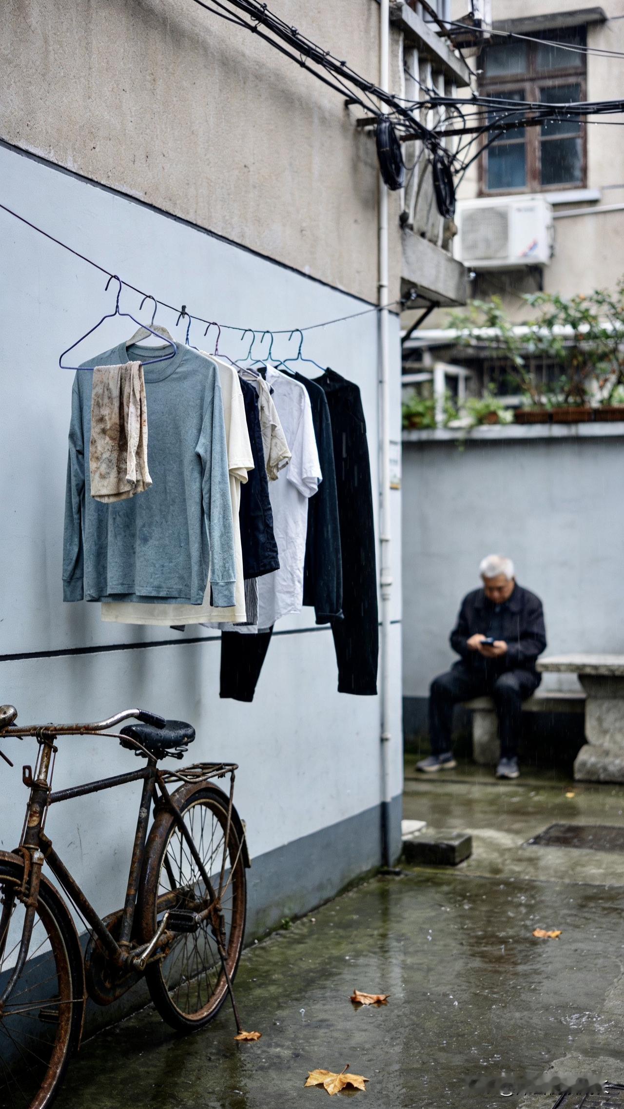 月入一万二的退休金，居然还在省吃俭用？今天在小区遇到张叔，他的一番话，让我瞬间