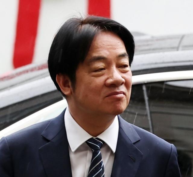 国民党副主席张荣恭正告赖清德当局，胆敢宣布台独，大陆会立刻动手！赖清德在出席一场