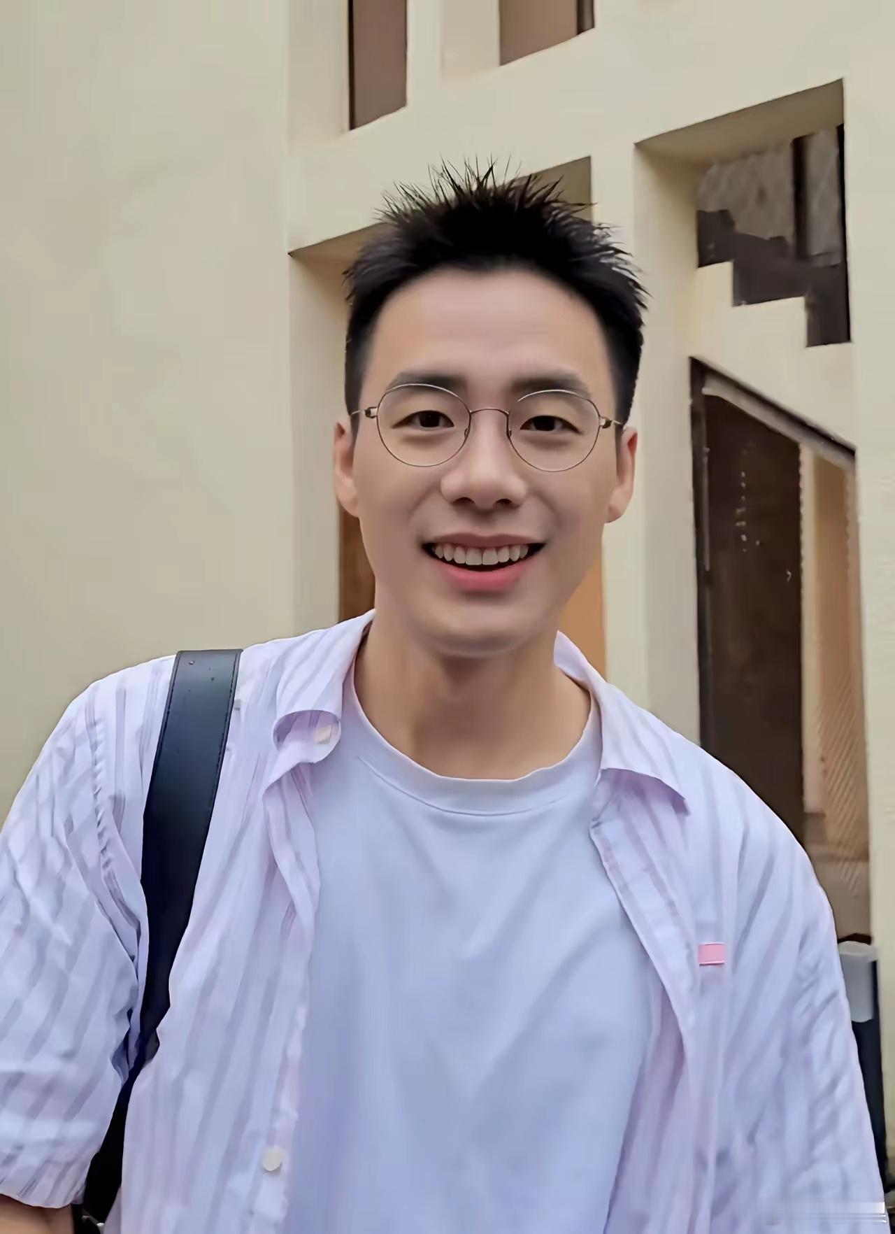 顿顿你糊涂啊，董宇辉离开东方甄选他是有资本，再看看你现在的处境，沦落到四处参加采