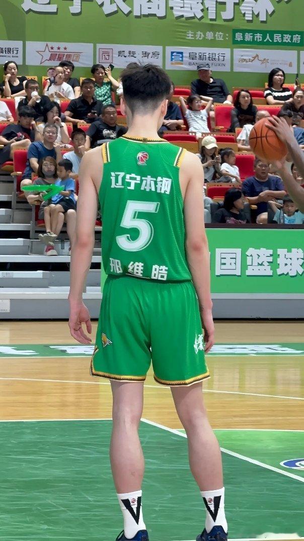 据我了解，辽宁男篮前锋球员邢维皓新赛季将身穿15号球衣代表辽宁男篮征战CBA#辽宁男篮#​