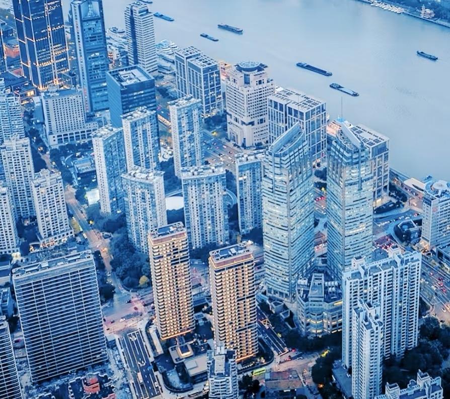 黄浦区的人均gdp已经快要10万美元。和纽约人均gdp差不多了。有句港句黄浦