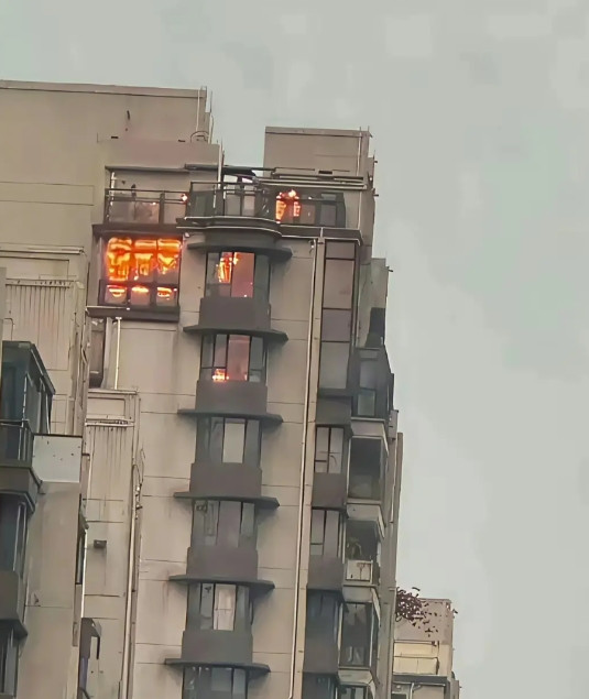 听说因为这个看着像火灾现场，一个月报了9次警。