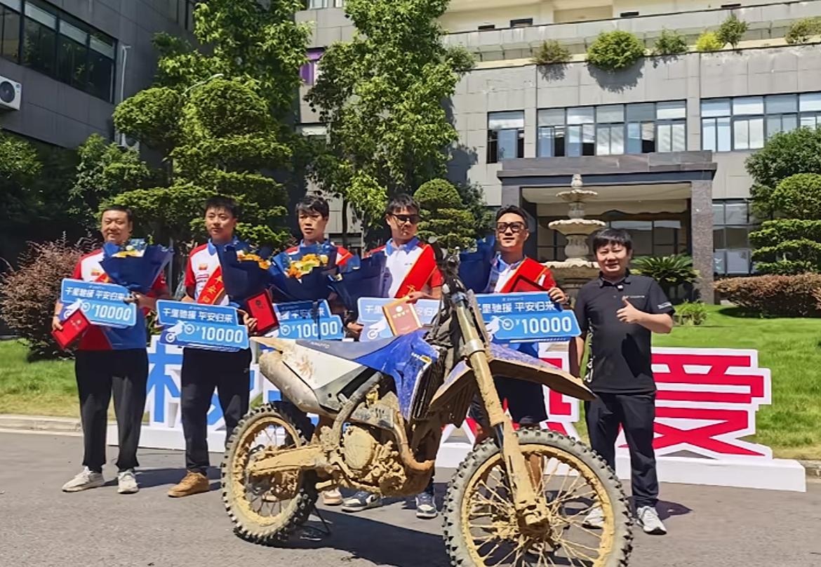 张雪又开始了，这谁能顶得住啊，一个人一万块其他机车品牌为什么没有这么高的觉悟呢