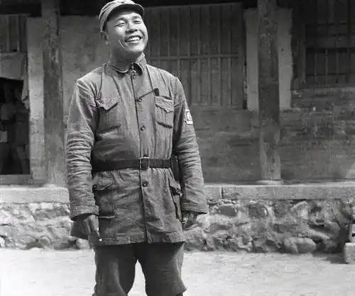 1951年，一个特务落网后，面对审讯时，说：“我的同伙？说出来吓死你们，他叫王长