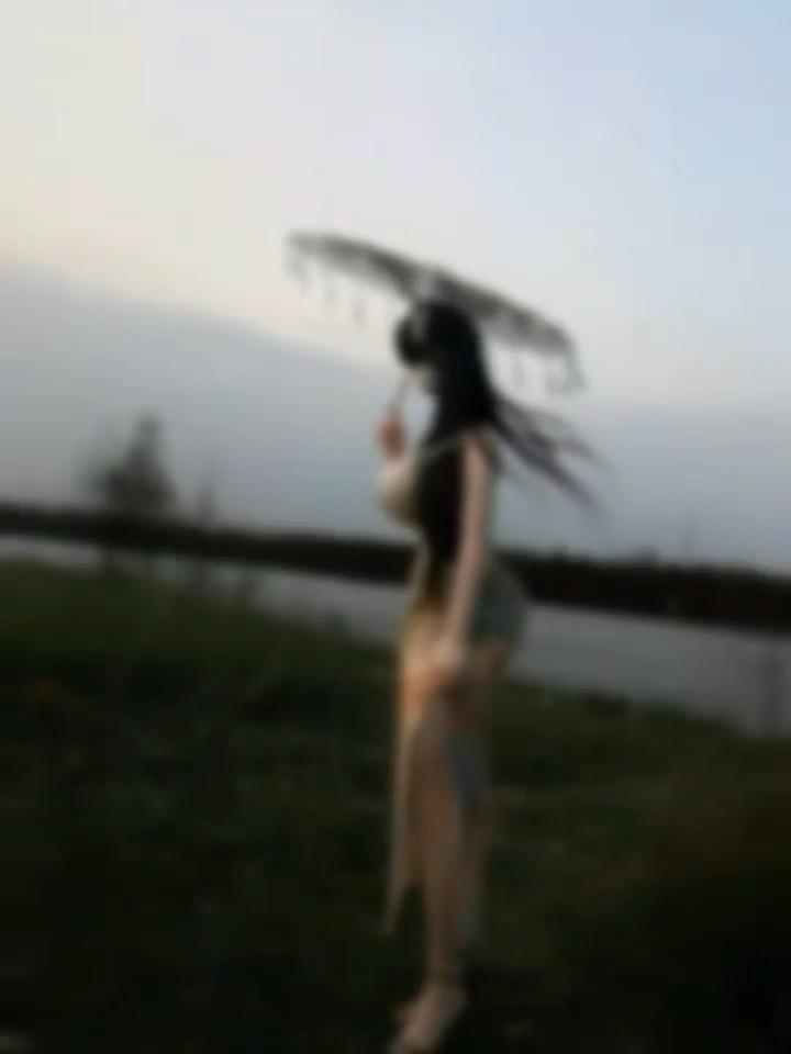 原来落花有意随流水 而流水无心恋落花