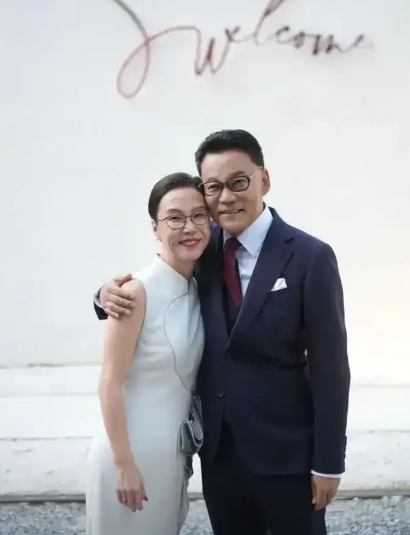 李国庆、张丹红完婚。李有一子，张有二女，两人都属再婚， 这个消息一出来，好多