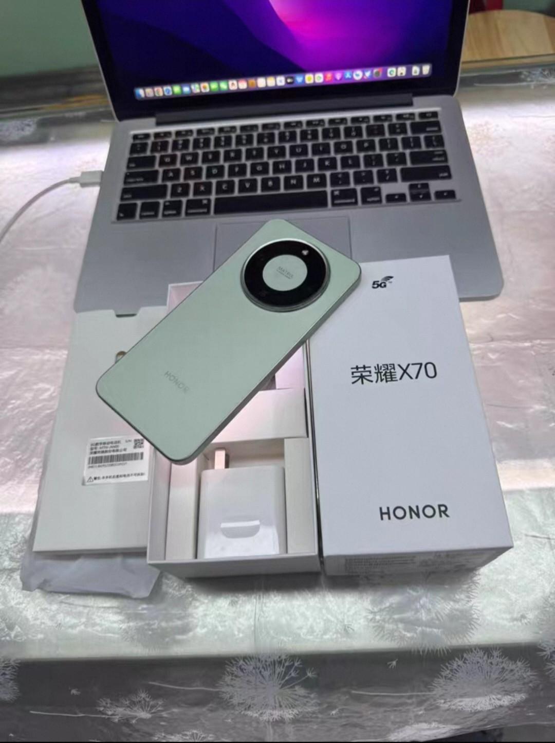 当荣耀把X70价格放到999元的时候，友商彻底死心，一切都没有悬念了，千元机卷王