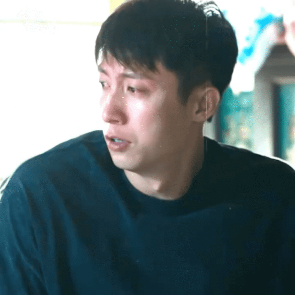 我真心疼小满了电视剧岁月有情时看黄景瑜哭，心都跟着碎了！张小满开局就尝尽离别