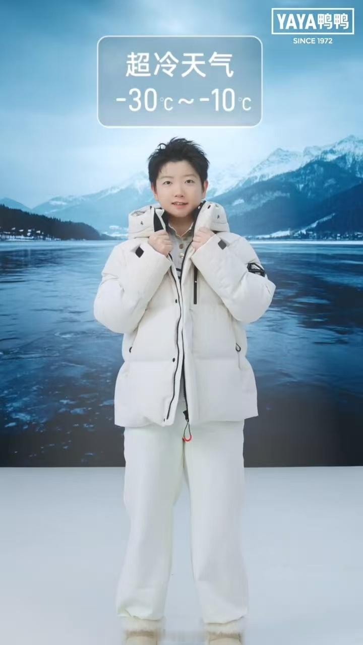 冬天的第一份温暖，被莎莎包揽了❄️💛孙颖莎正式成为鸭鸭羽绒服全球代言人啦～从赛